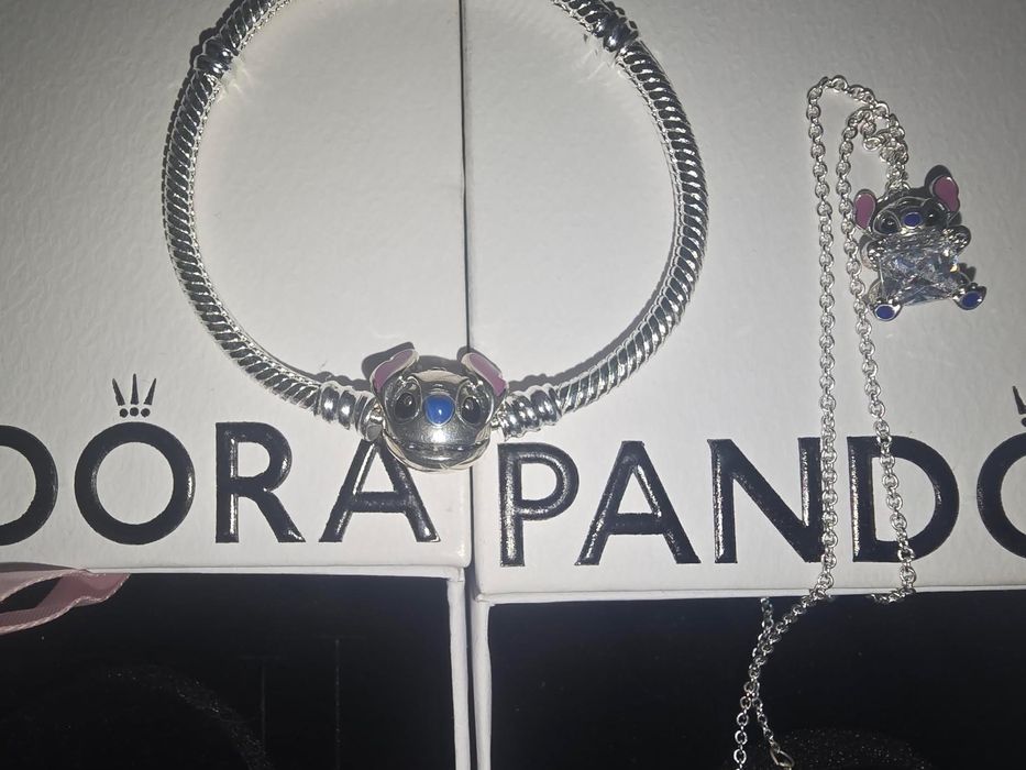 Vând set brățară si lanț pentru dama de la pandora stitch