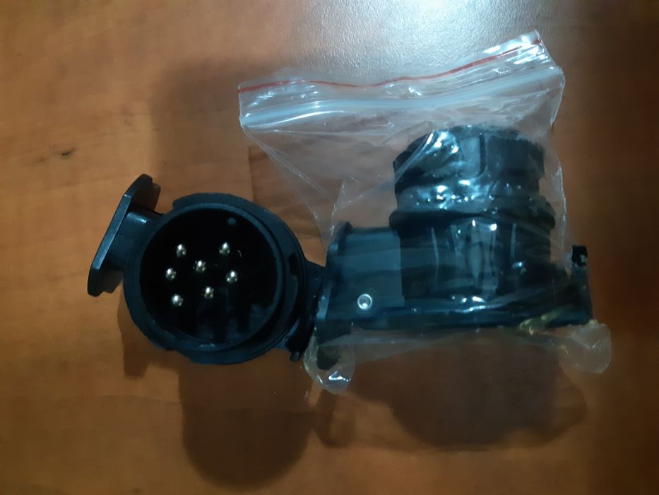 Adaptor de la 13 la 7 pini sau invers  Nou pentru  instalație electric