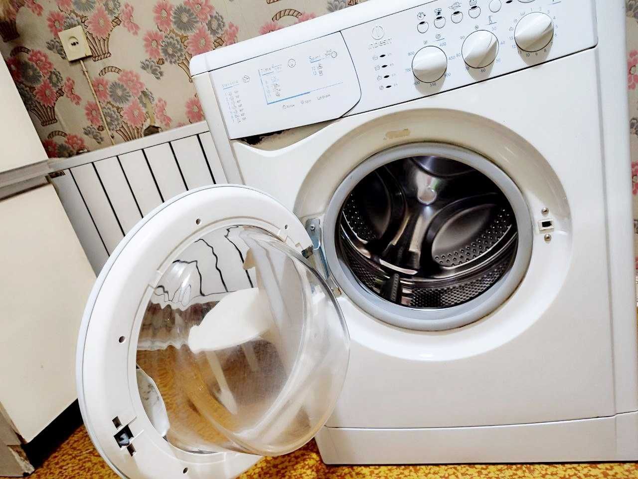 Стиральная машина INDESIT