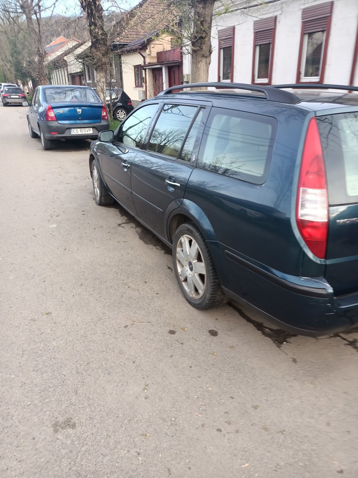 Vând Ford Mondeo model ghia