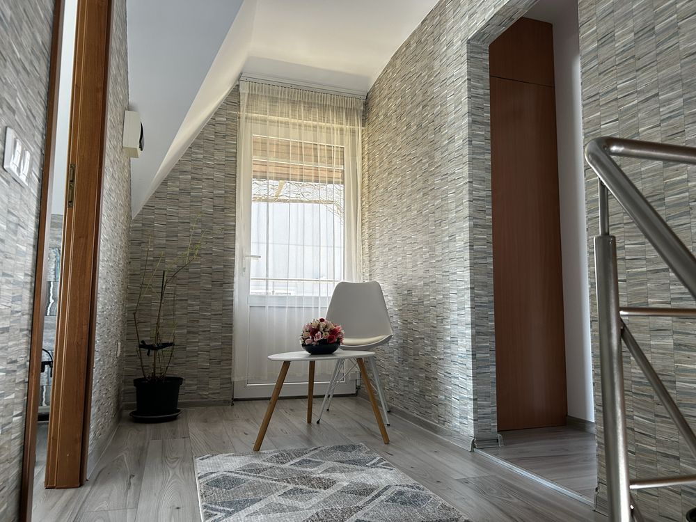 Vand sau inchiriez depozit, hala metalica, service si casa plus anexe