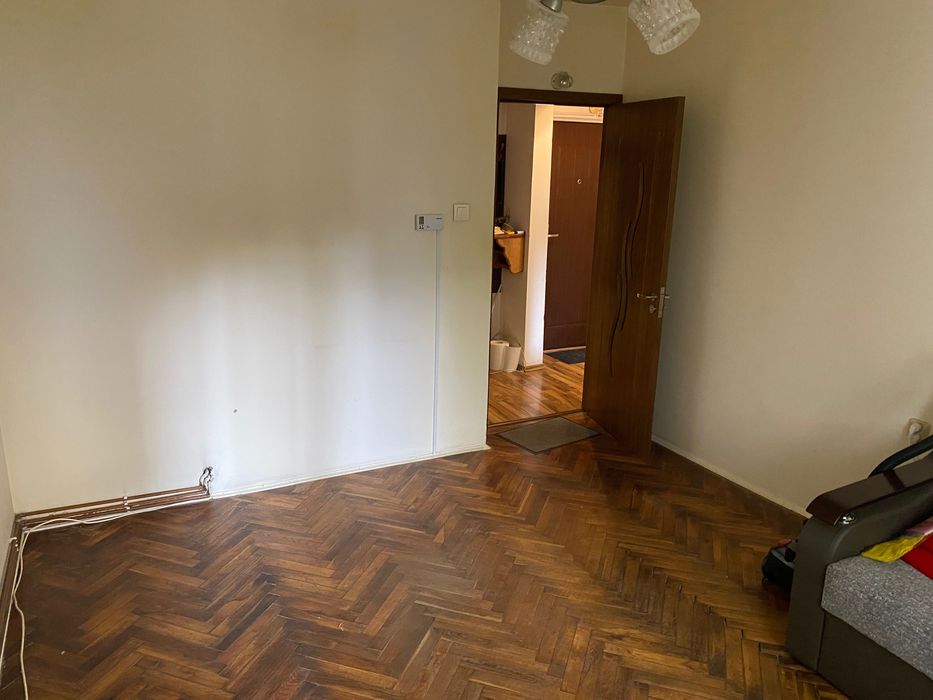 Vând garsonieră decomandată