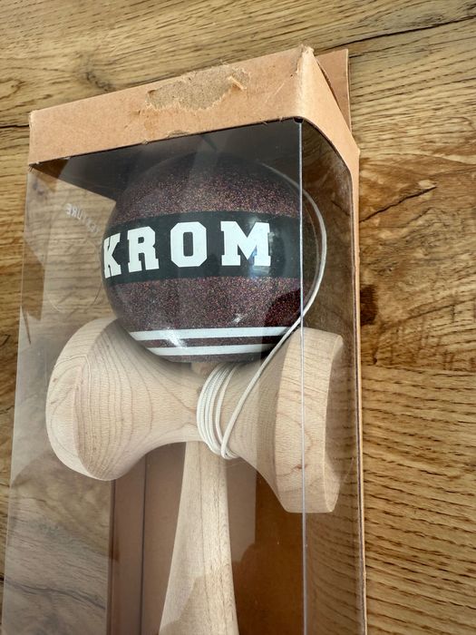 Krom Kendama Strogo 1% Aurora - noua