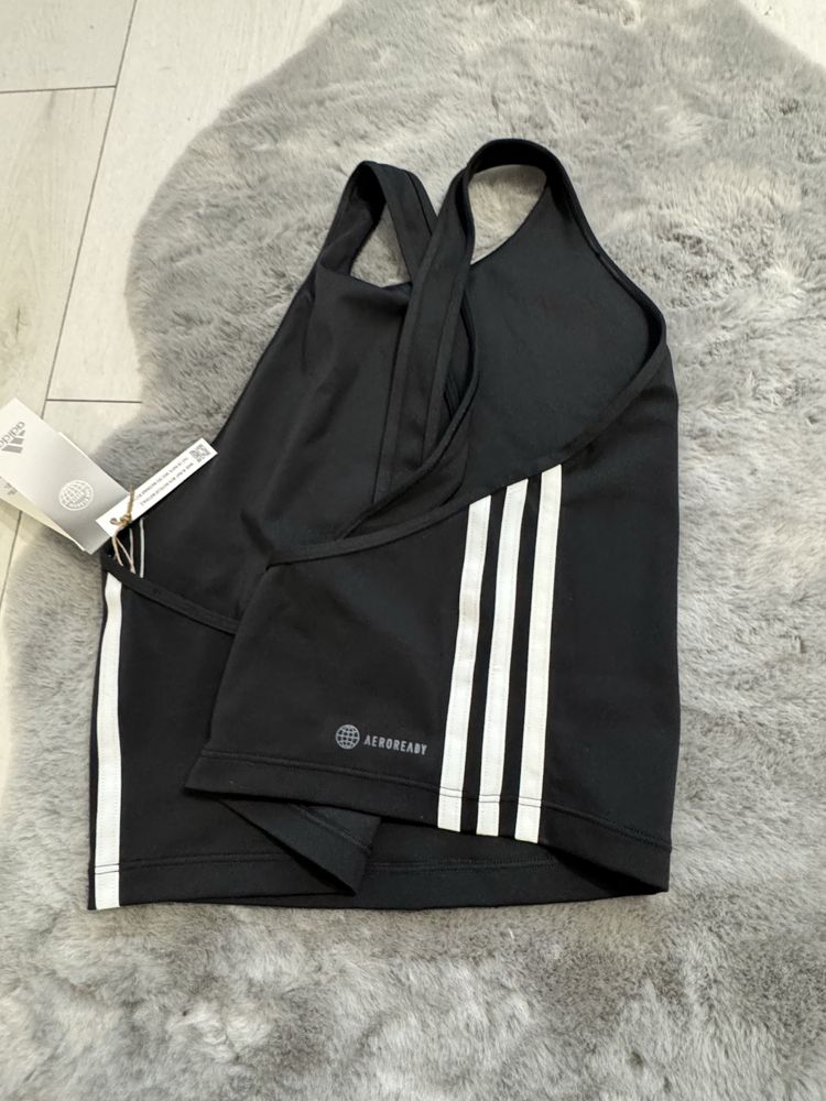 Чисто нов топ Adidas