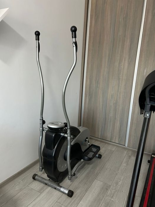 Bicicletă eliptică fitness – perfectă pentru antrenamente acasă