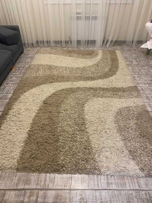 Продам 2 ковра  за 15 т и также подушку для беременых за 5 т тенге.