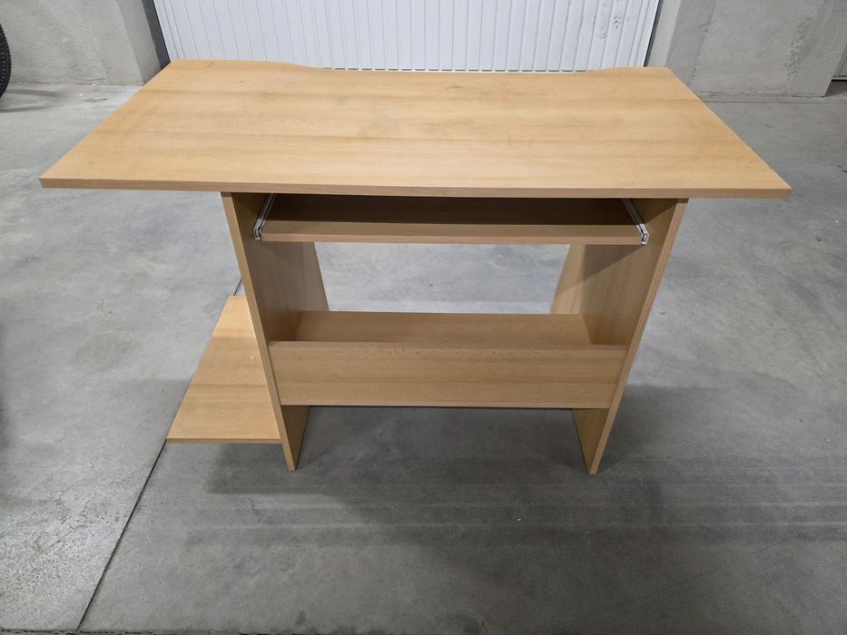 Работно бюро с издърпваща се подложка