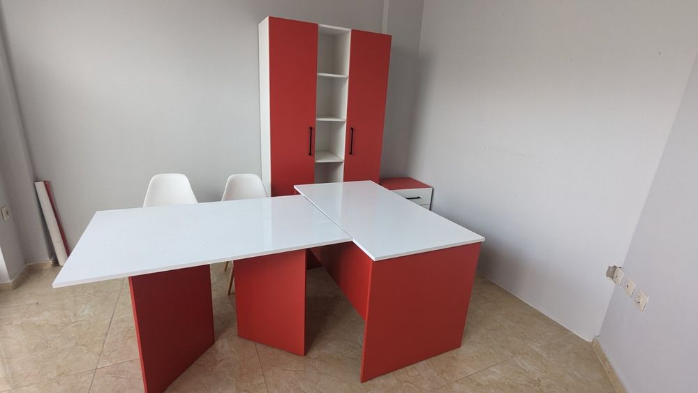 Офис обзавеждане ново