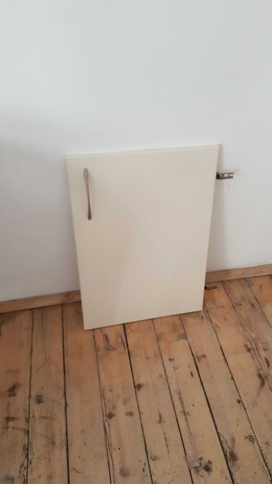 Вратичка за шкаф, цвят крем, 62×45см.