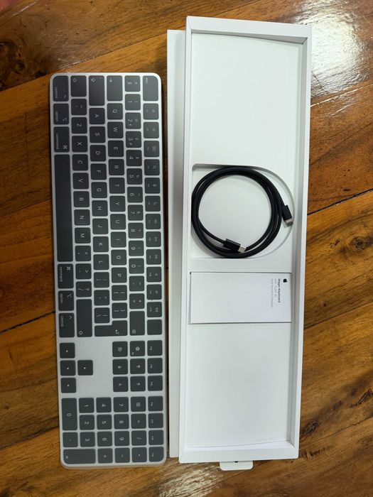 Клавиатура Apple Magic Keyboard with Touch ID and Numeric Keypad BLACK