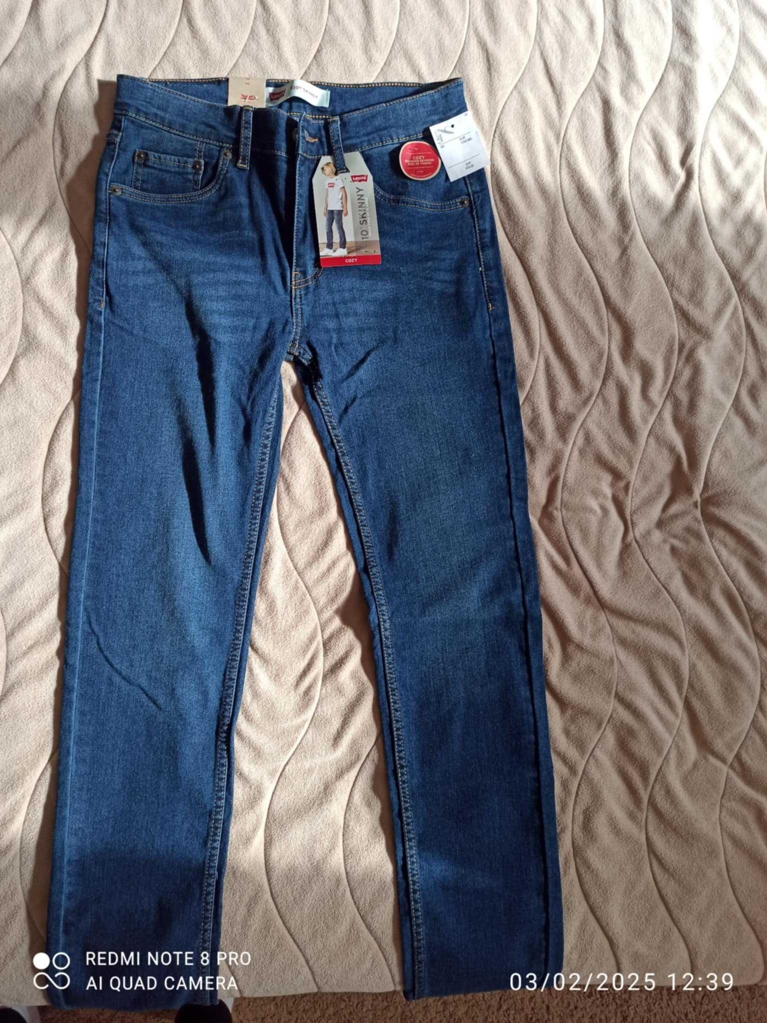 Дънки Levis нови