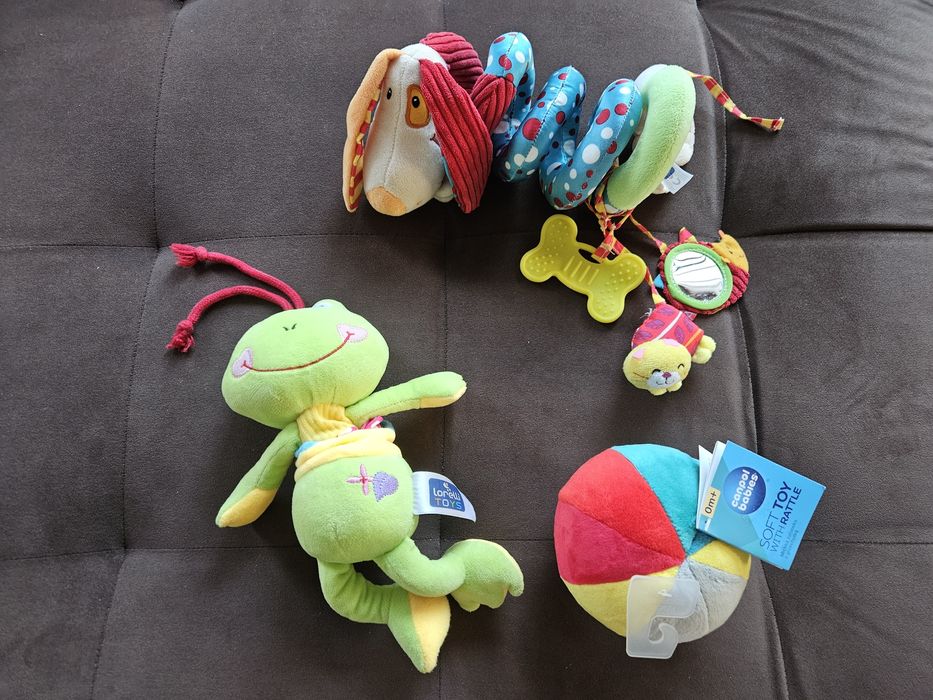 Забавни играчки за бебе