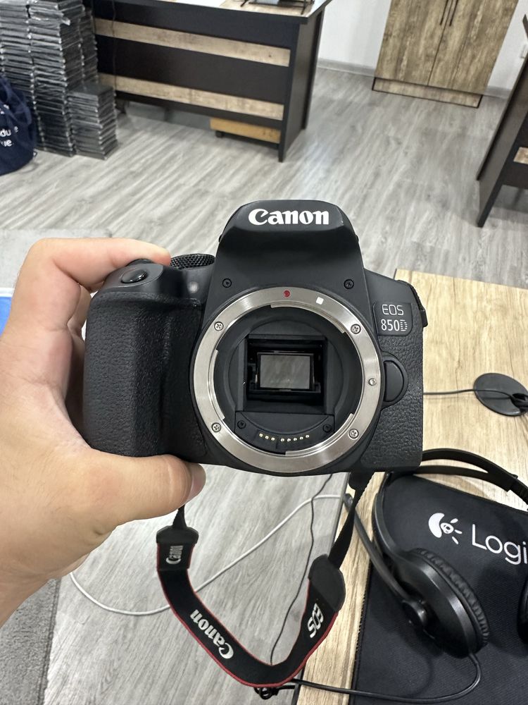 Canon EOS 850D + 18-135mm