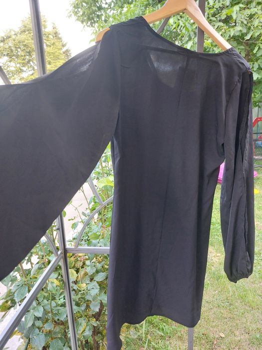 Продавам нова рокля размер 42