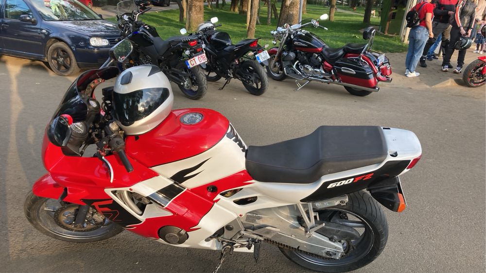 Vand honda cbr sau schimb doar cu remorca auto