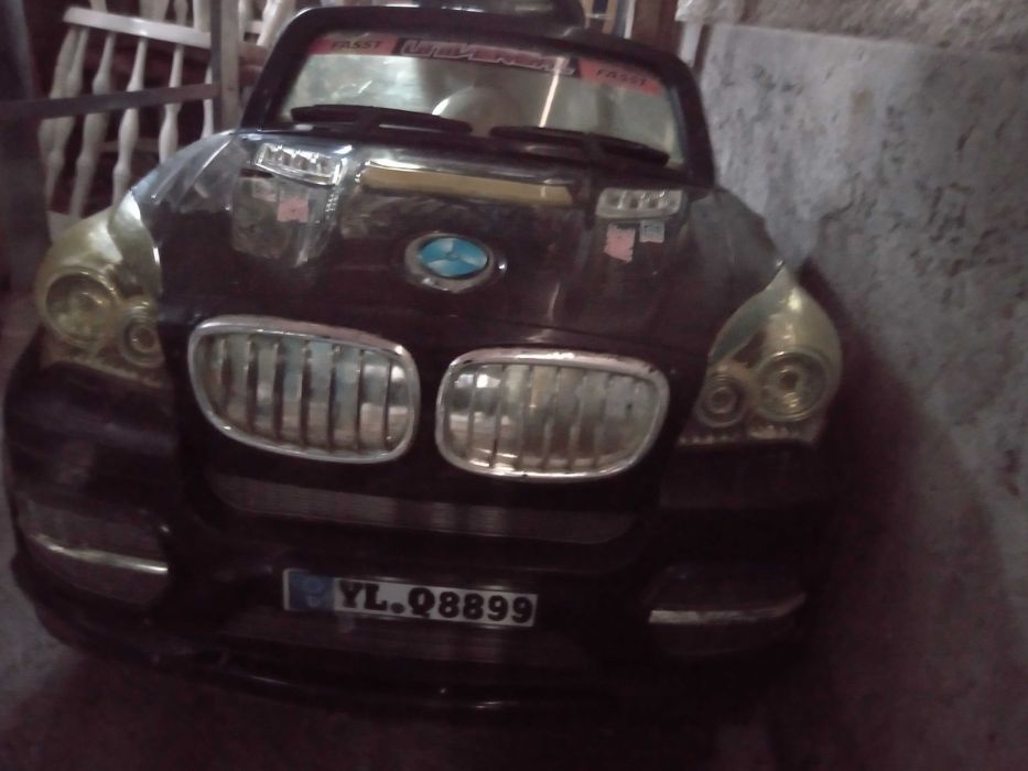 БМВ двуместен Джип с акумулатор и дистанционно за деца от 2 до 7 год