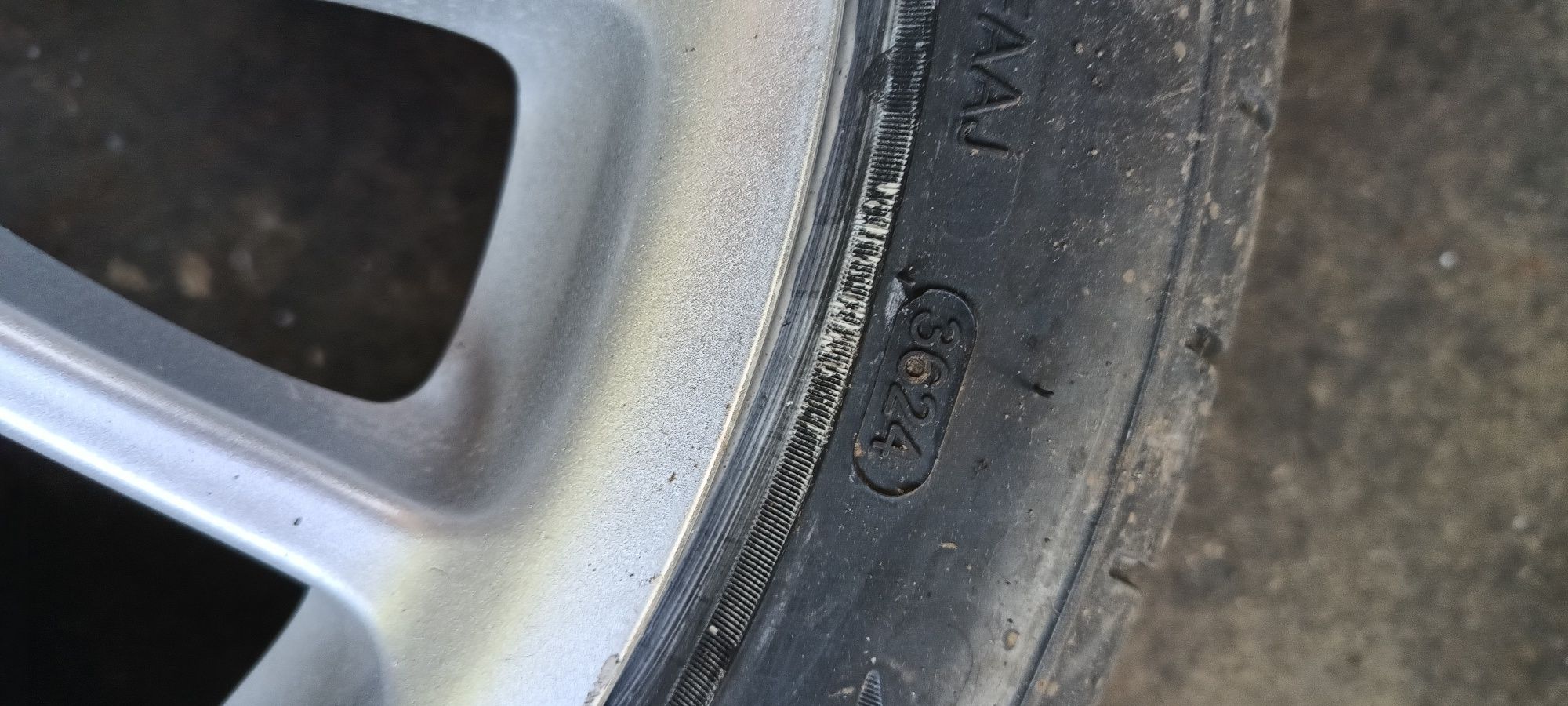Продавам 4 бр. Летни гуми с джанти 17 ц 205 / 45R 17 -7JX17CH-45 600ле