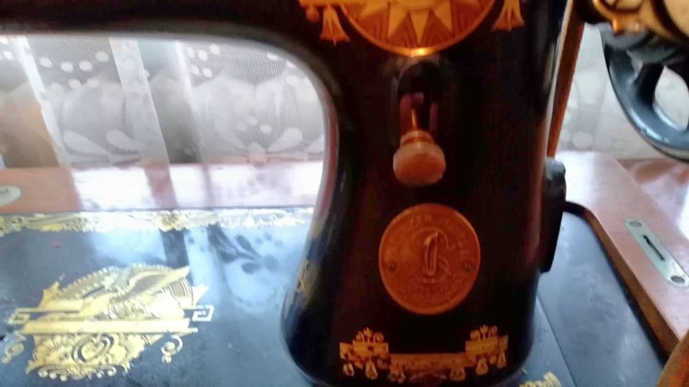 Vând masina de cusut Singer stare foarte foarte buna