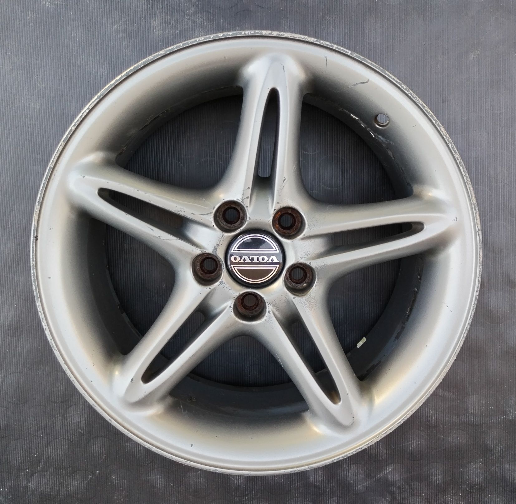 5x108 VOLVO 7Jx17 x43