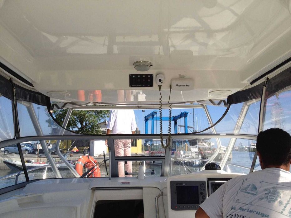 Boston Whaler 305 Conquest –Nescufundabilă, cu 2×300 CP Mercury Verado
