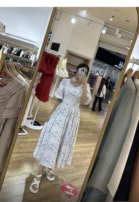 Продам платья за 15000, покупала за 30000, 2 раза одевала, на ватсап