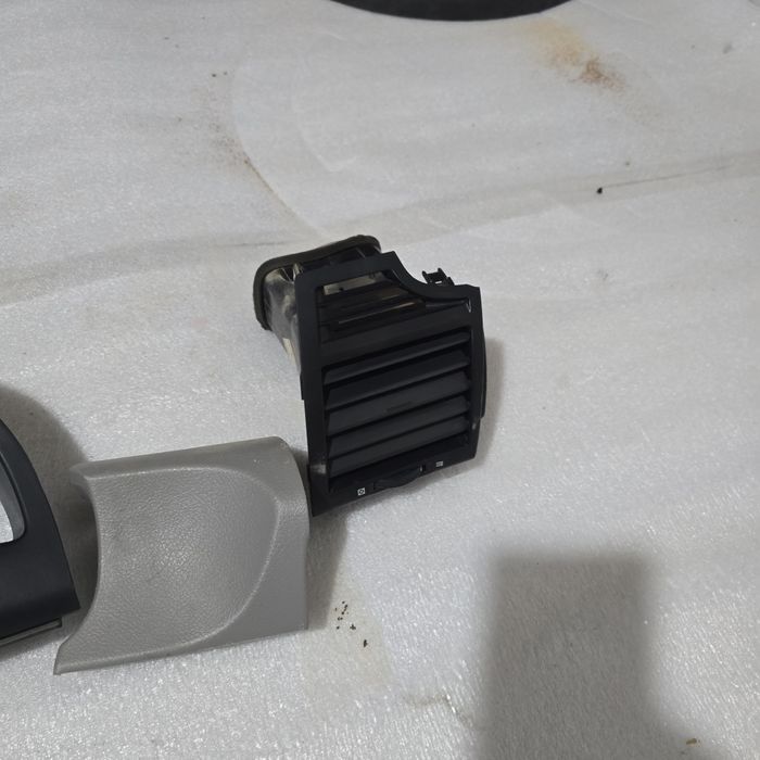 Дефлекторы и  др детали панели