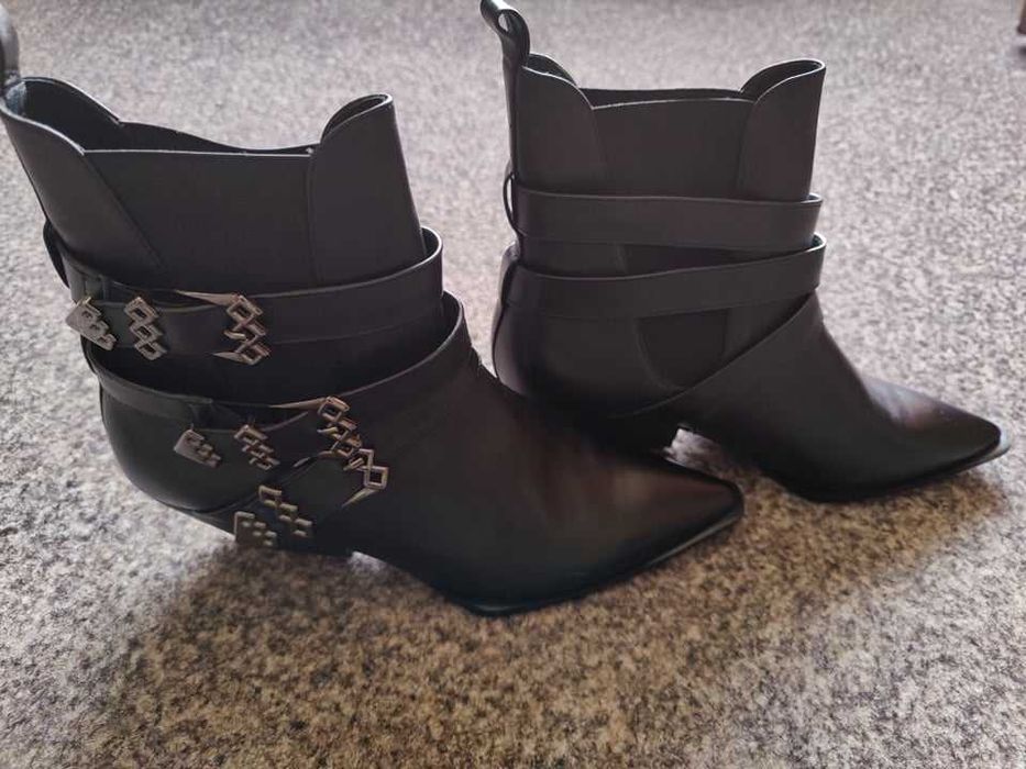 Ciocate Nissa din piele