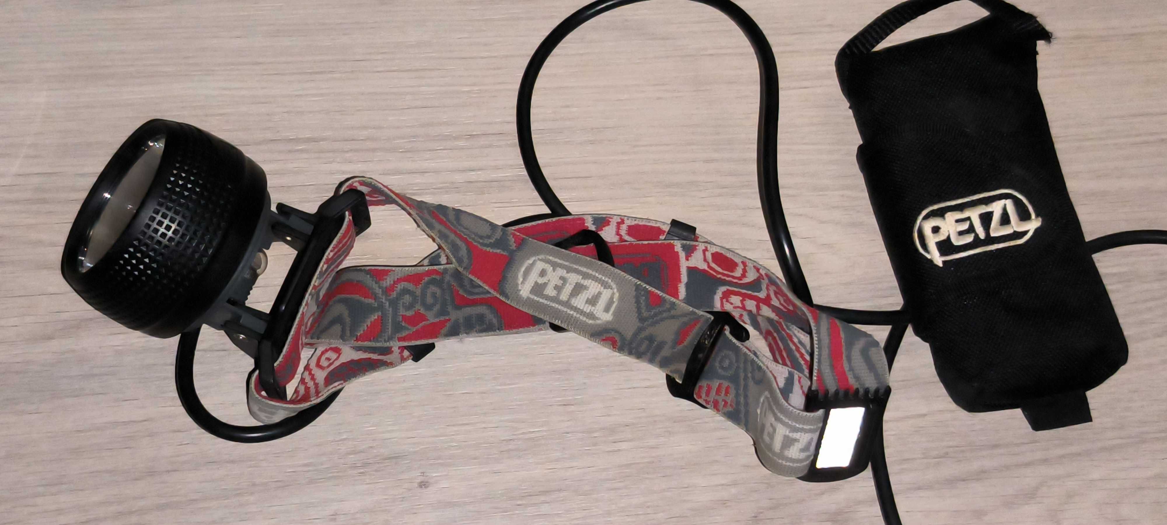 lanterna frontala ( de cap ) 
PETZL
cu 1 bec + 1 bec rezerva