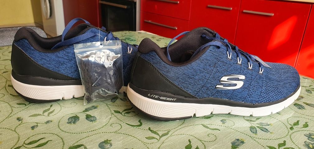 Adidași, Papuci, Skechers Originali Anglia 45 - 46, 30 cm Noi !