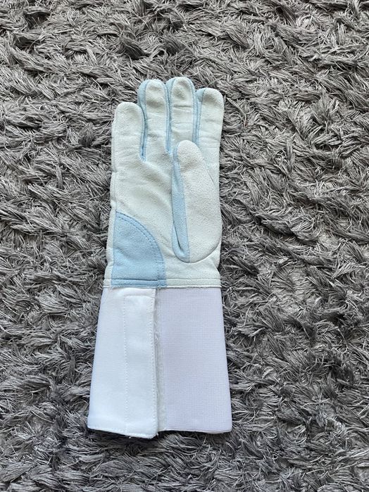Costum de scrimă