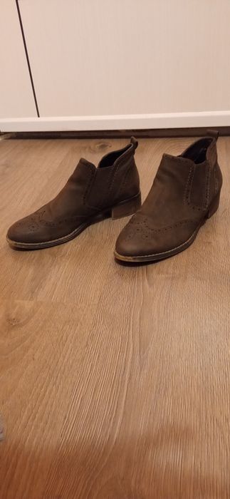 Дамски боти 2 чифта по 10 лева всеки чифт