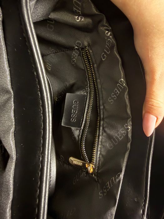 Продавам чанта на Guess, чисто нова, не е използвана!!