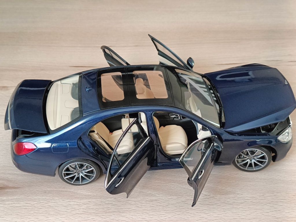 Mercedes W222 facelift dark blue, Norev 1:18