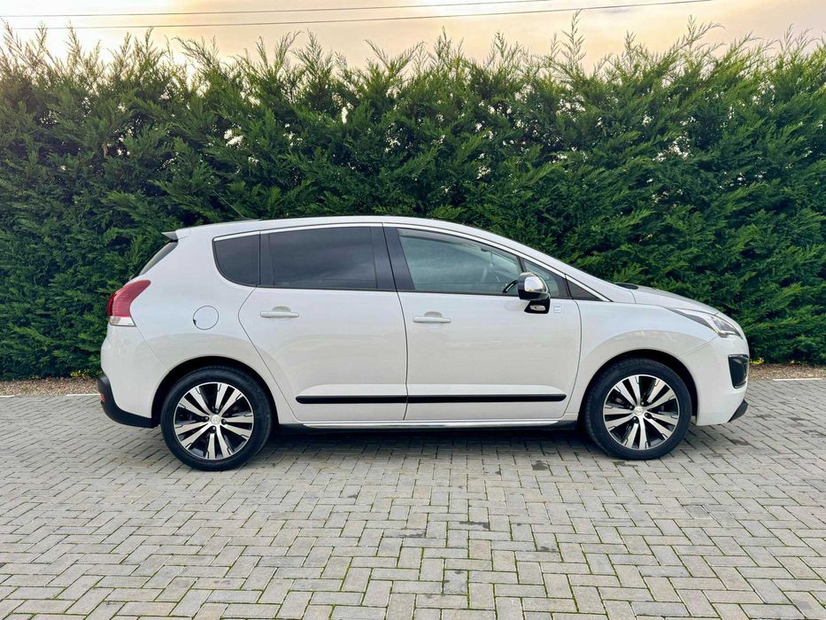 Peugeot 3008 Hybrid 4 x 4 Alure 200 cp