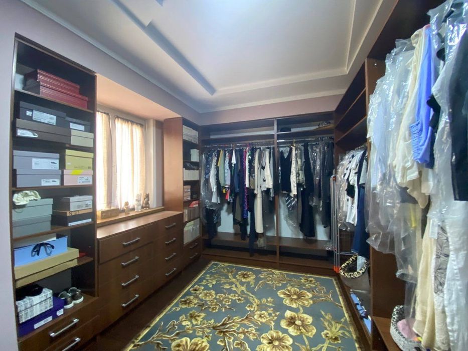 Продается 3х ком квартира, ориентир: Корзинка МВД, 135 м²