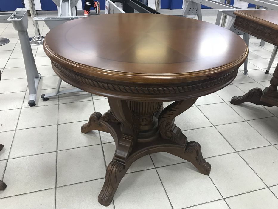 Stoc Mese de poker din lemn strunjit pe CNC pe CustomTables.eu