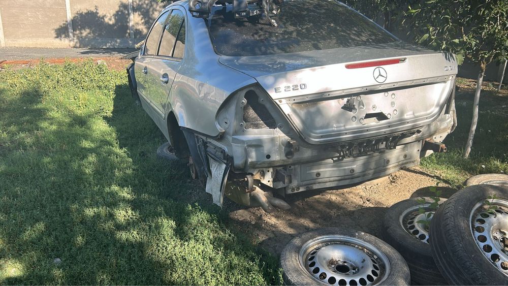 Vand pt dezmembrat Mercedes E220cdi .150cp .Automat 2004
