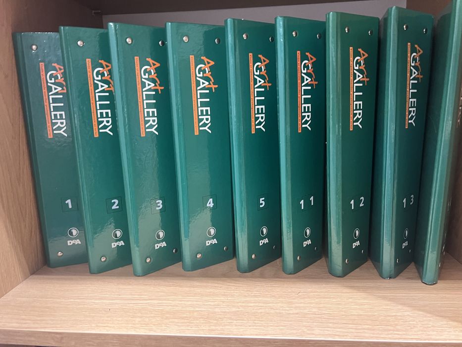 Vand colectie 100 de personalitati