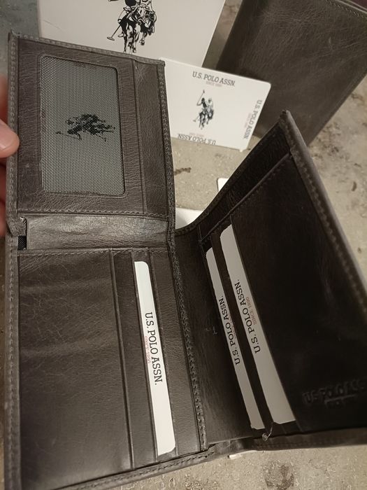 Vând portofele noi  originale Polo !