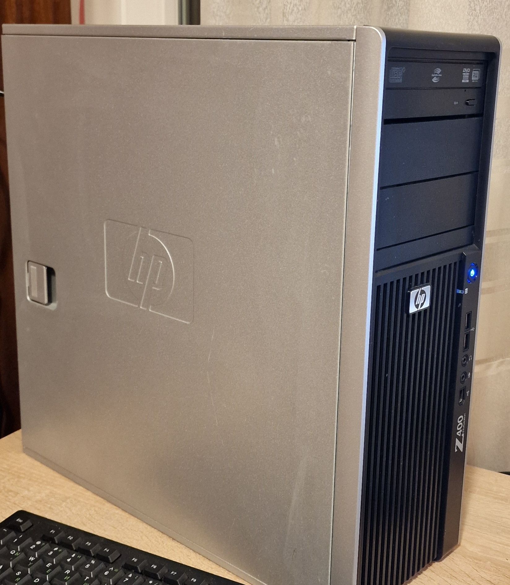 Компютър HP z400 Intel 6 ядрен 16GB ram, 256GB SSD, Radeon HD 7770 1GB