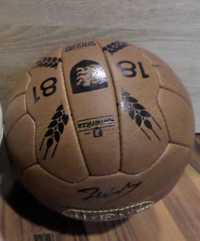 Футболна топка с автограф на Стоичков