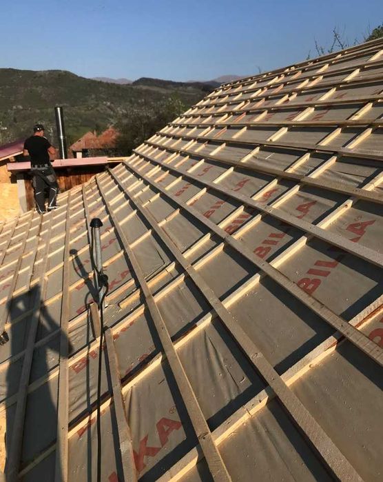 Echipa noastră execută acoperișuri complete și lucrări de dulgherie