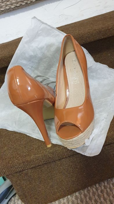 Vând pantofi marimea 38