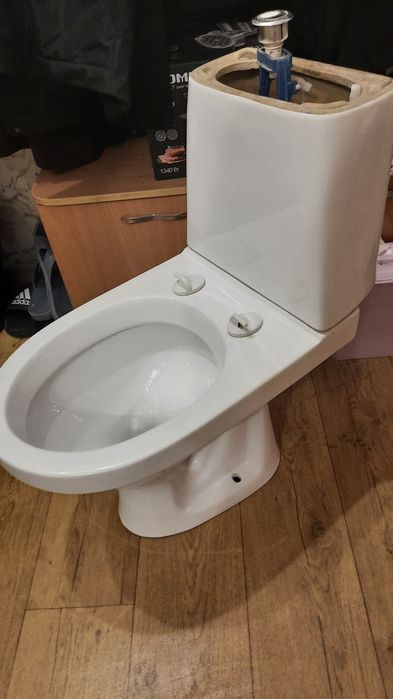 Продаю унитаз в отличном состоянии