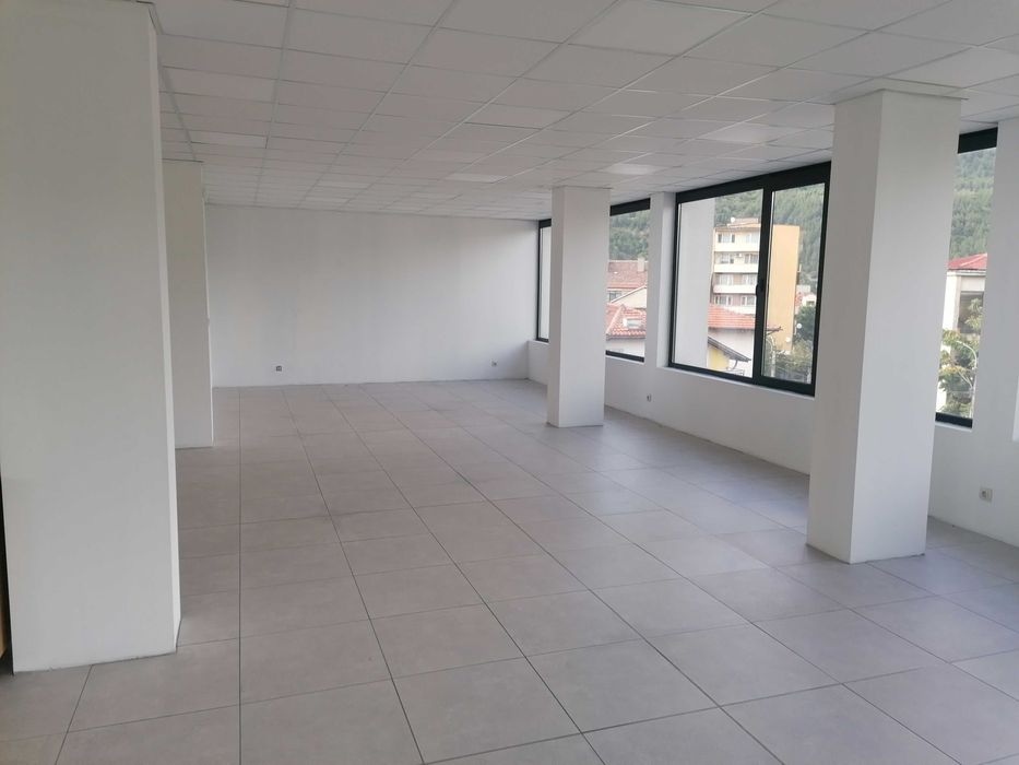 Дава се под наем Магазин в Дупница - 200 кв.м за 1030 € - Снимка #3