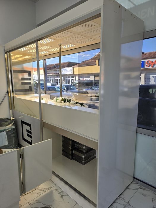 Оборудване за златарски и бижутрски магазин