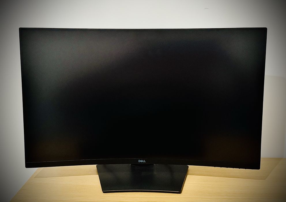 Monitor DELL S3220DGF - 2560 x 1440 - 165 Hz.