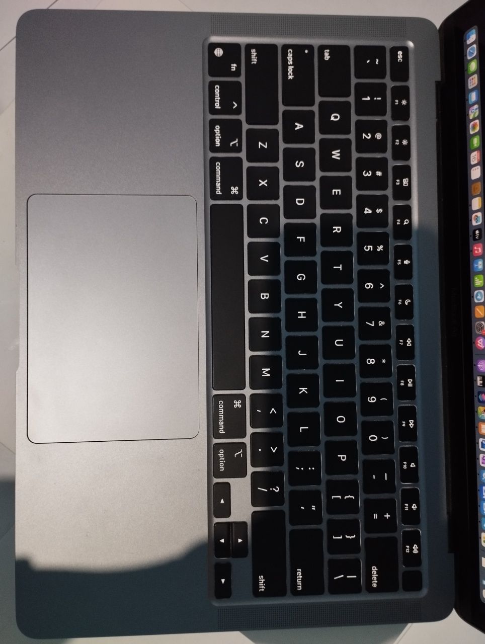 MacBook Air M1 kafolati bilan, srochna