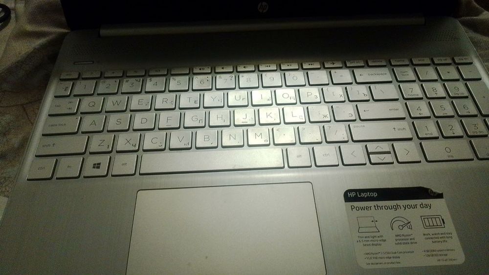 Noutbook sotiladi holati zor