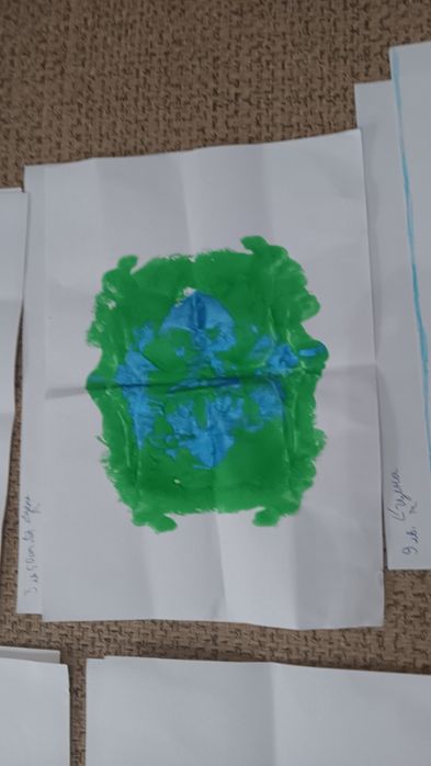 Рисунки които един чип е от бои а пък другият и е ме от моливи